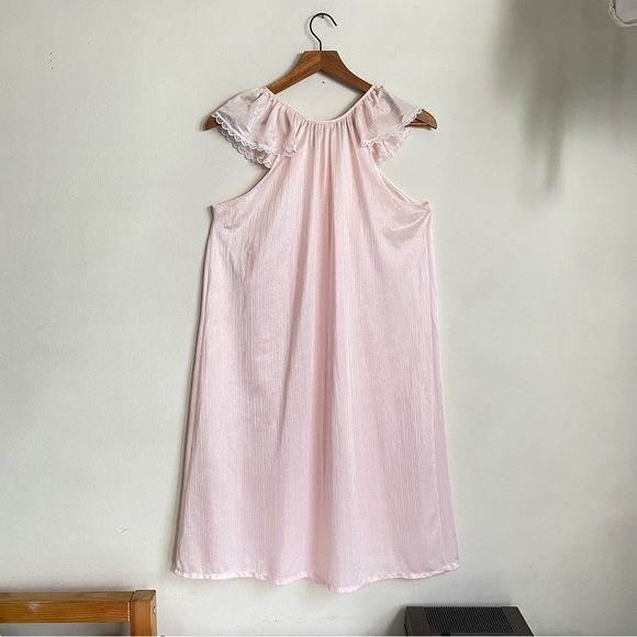 vintage 60s pink nightgown - Picture 2 of 5